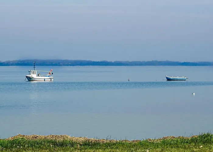 Сasa de vacaciones 2 Bedroom Lovely In *