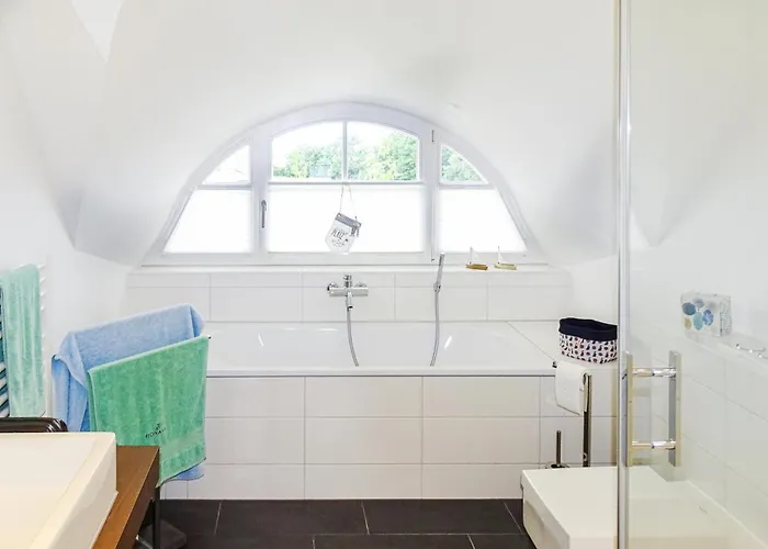 2 Bedroom Lovely In *